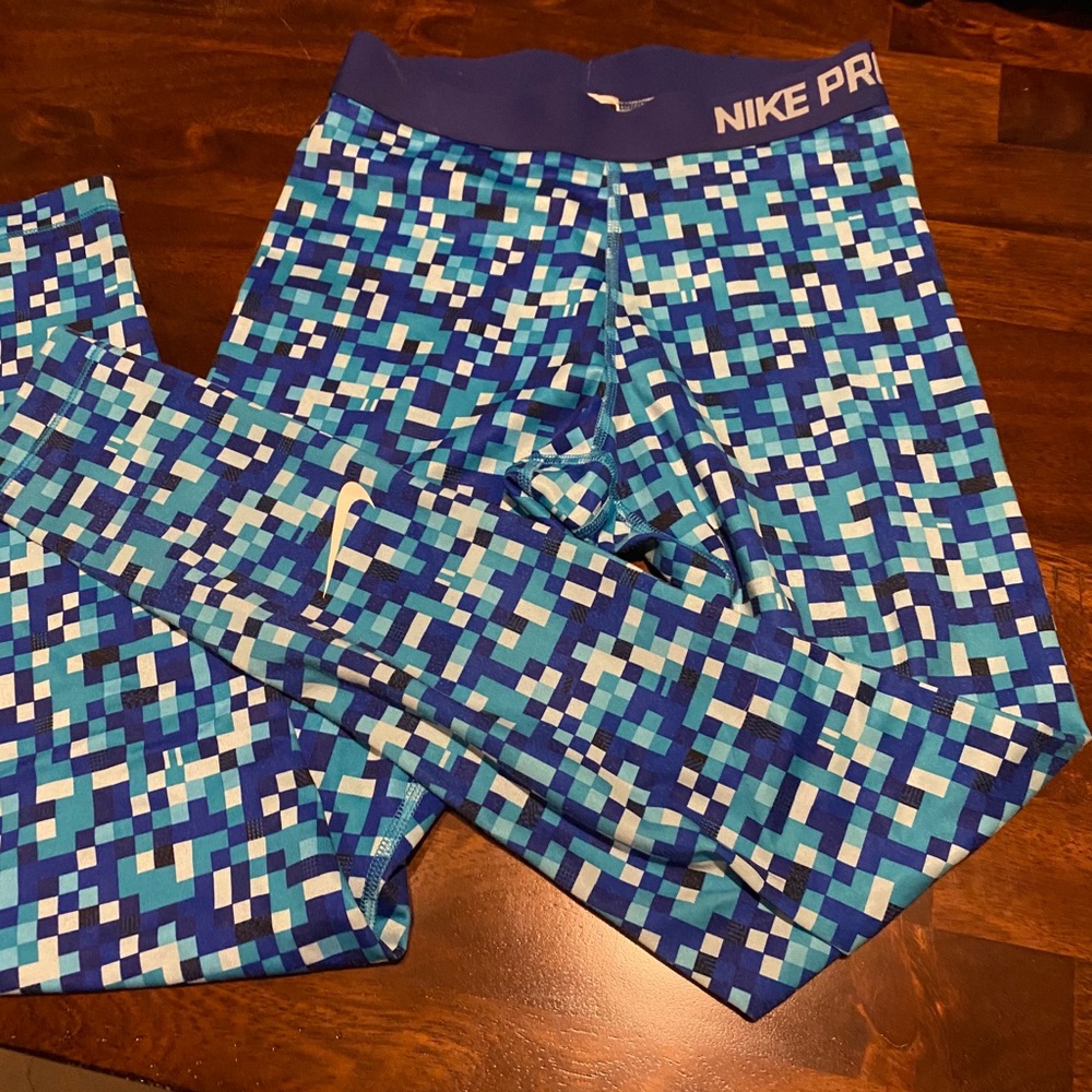 Girls Nike Pro leggings